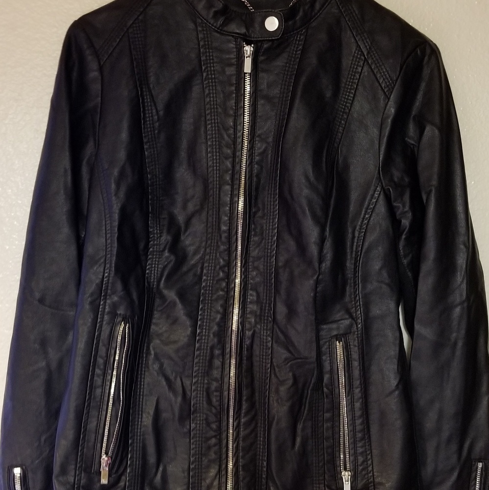 Worthington leather jacket.(V)